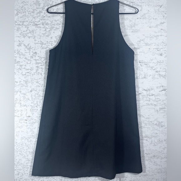 LULU'S Black Mini Sheath Shift Dress w/ Deep V Neck Gold Pin Closure Size Small - Picture 7 of 11